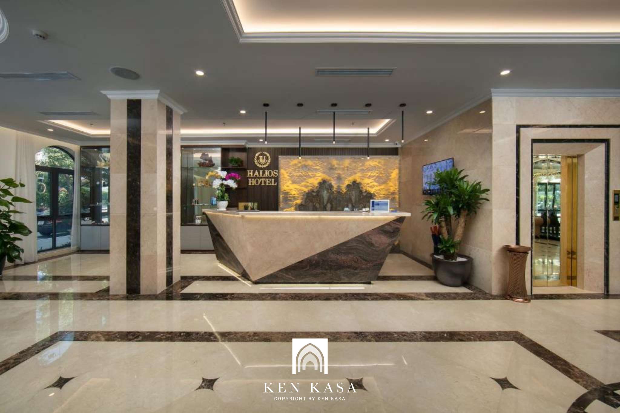 Quầy lễ tân của Halios Ha Long Hotel